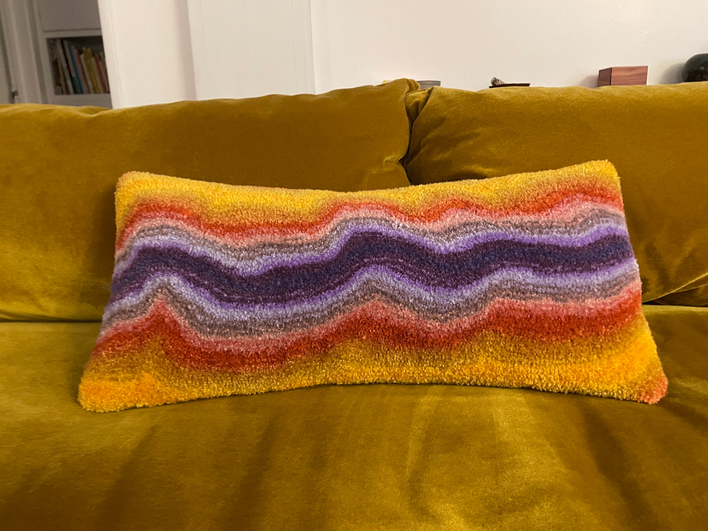 CALIFORNIA - The tufted Pillow 12" x 26"